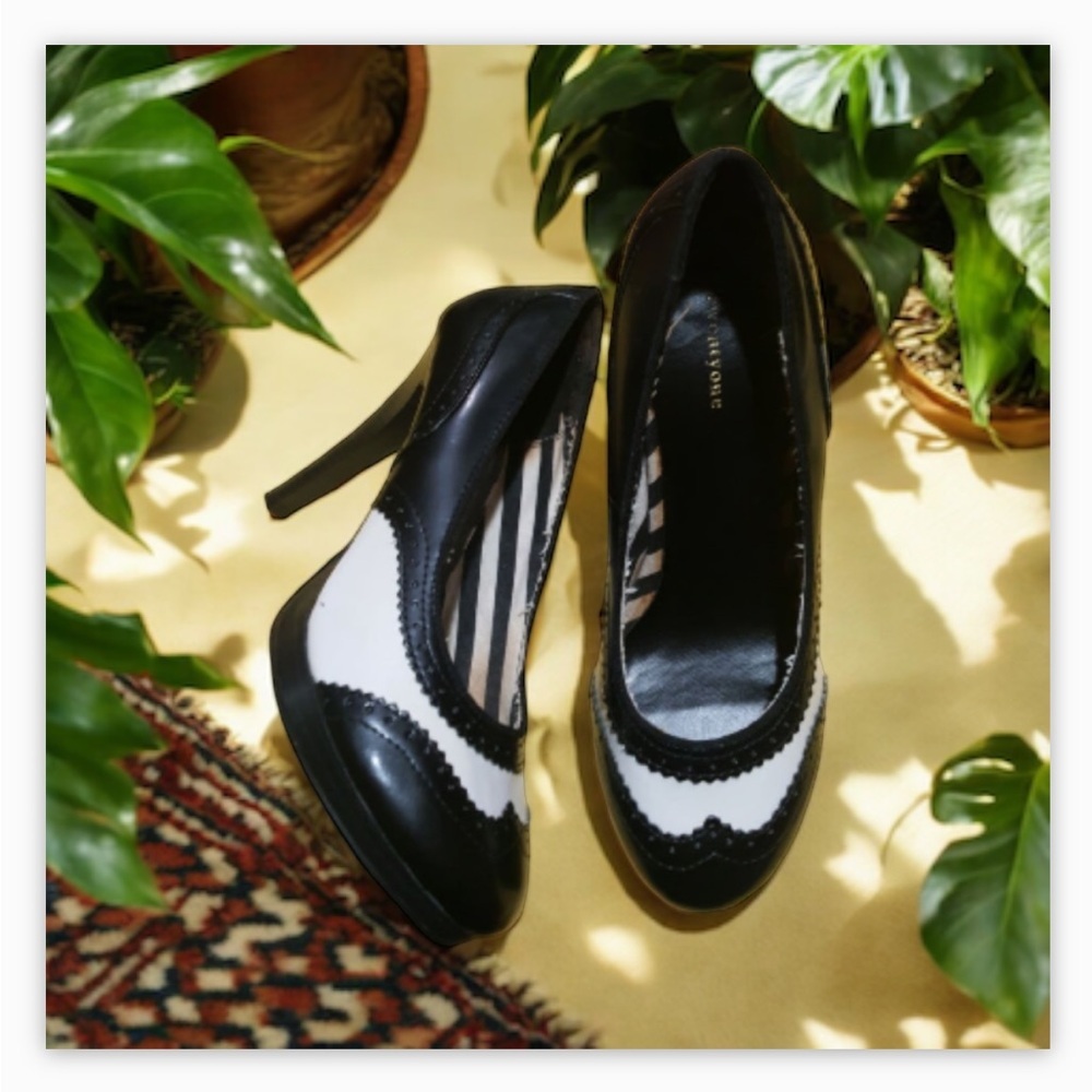 Gorgeous VTG Brocade WingTip Black& White Loafer Pump- EUC-Sz 8.5 🖤😍Stunning!